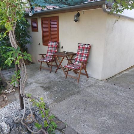 Apartmani Bugenvilija Brbinj Екстер'єр фото