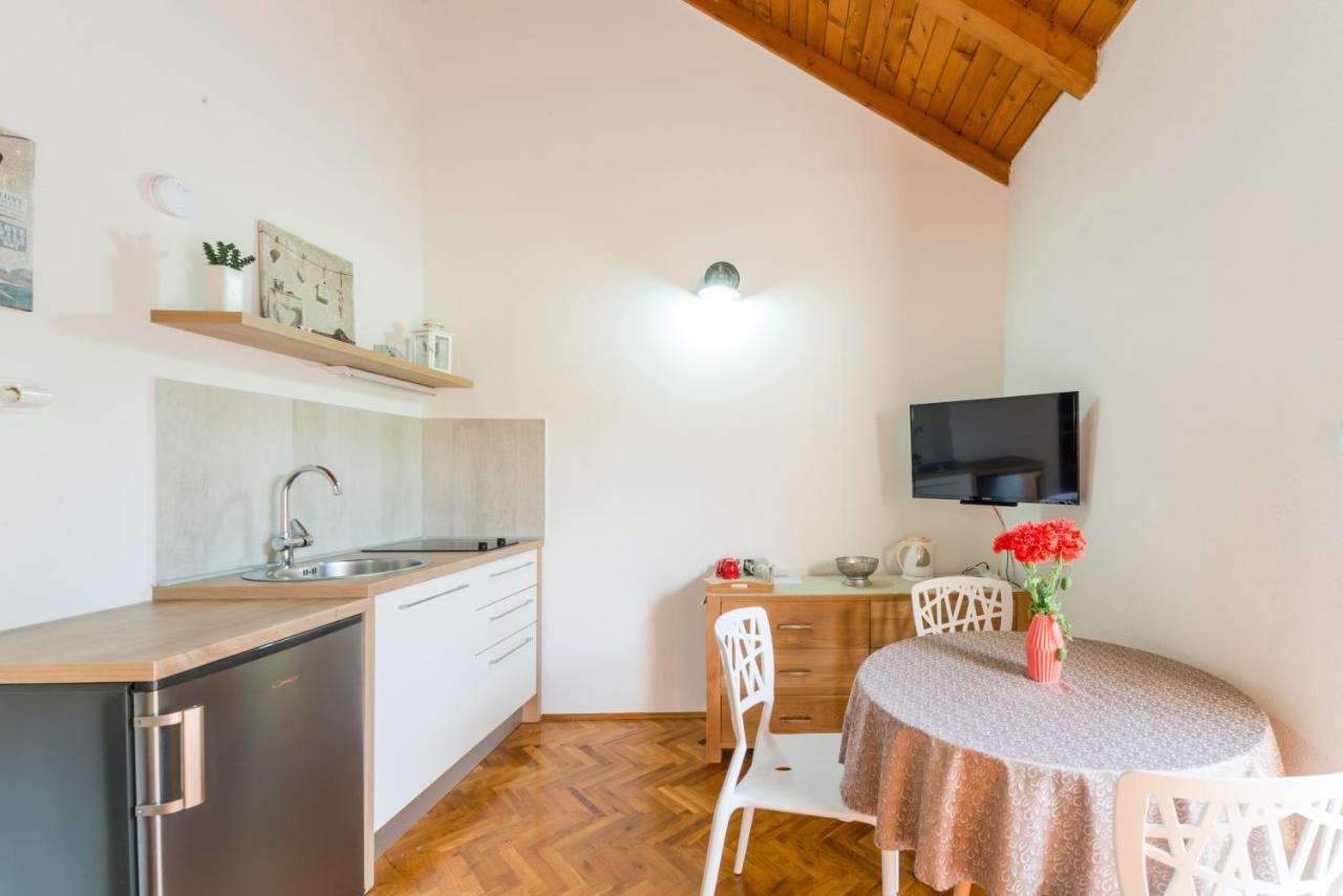 Apartmani Bugenvilija Brbinj Екстер'єр фото