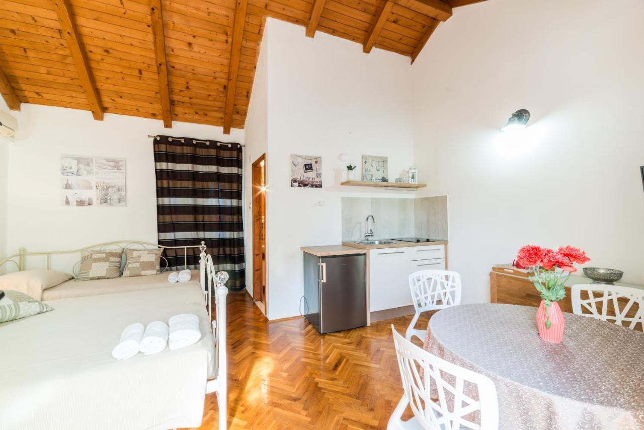 Apartmani Bugenvilija Brbinj Екстер'єр фото